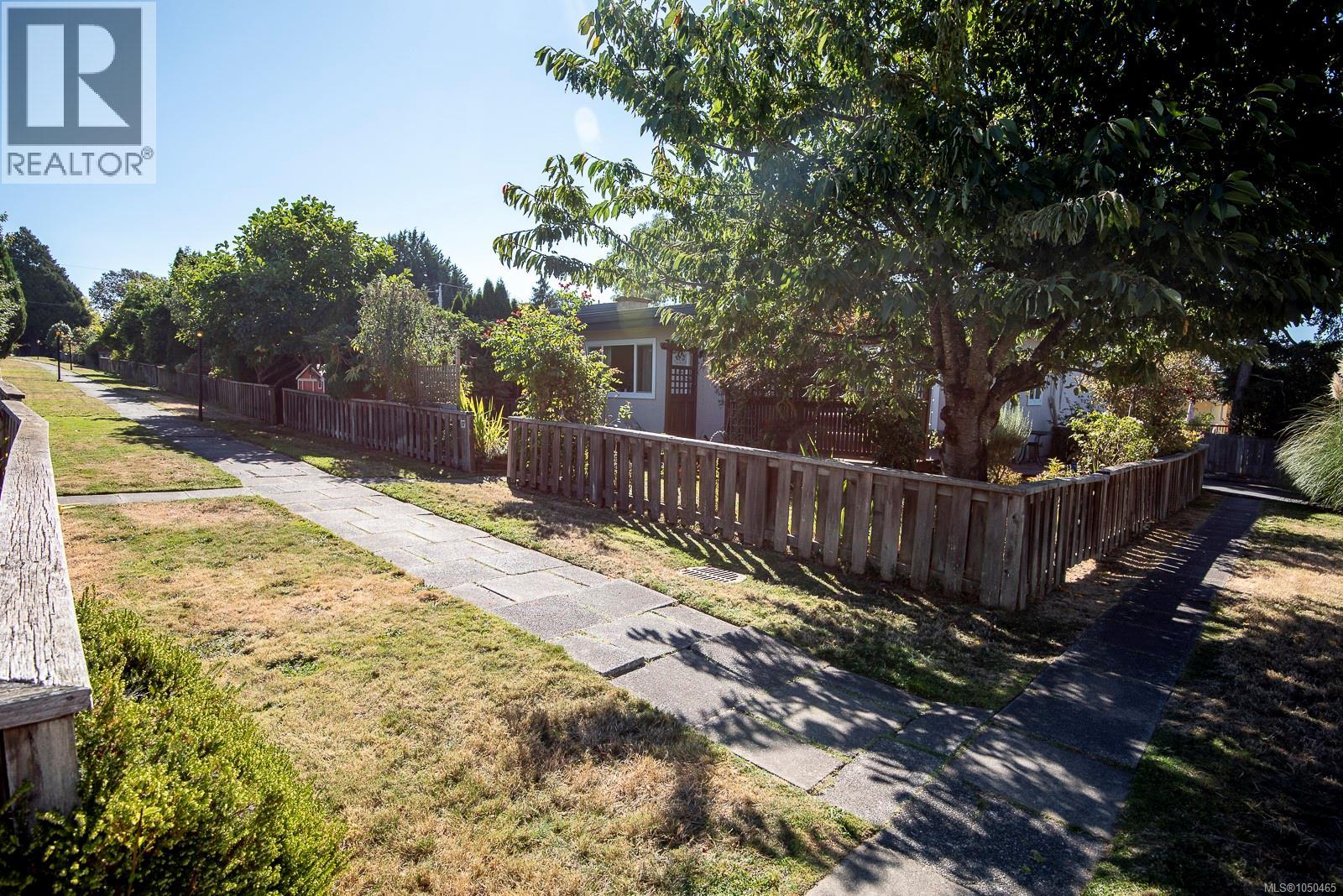13 3060 Harriet Rd Property Photo 43