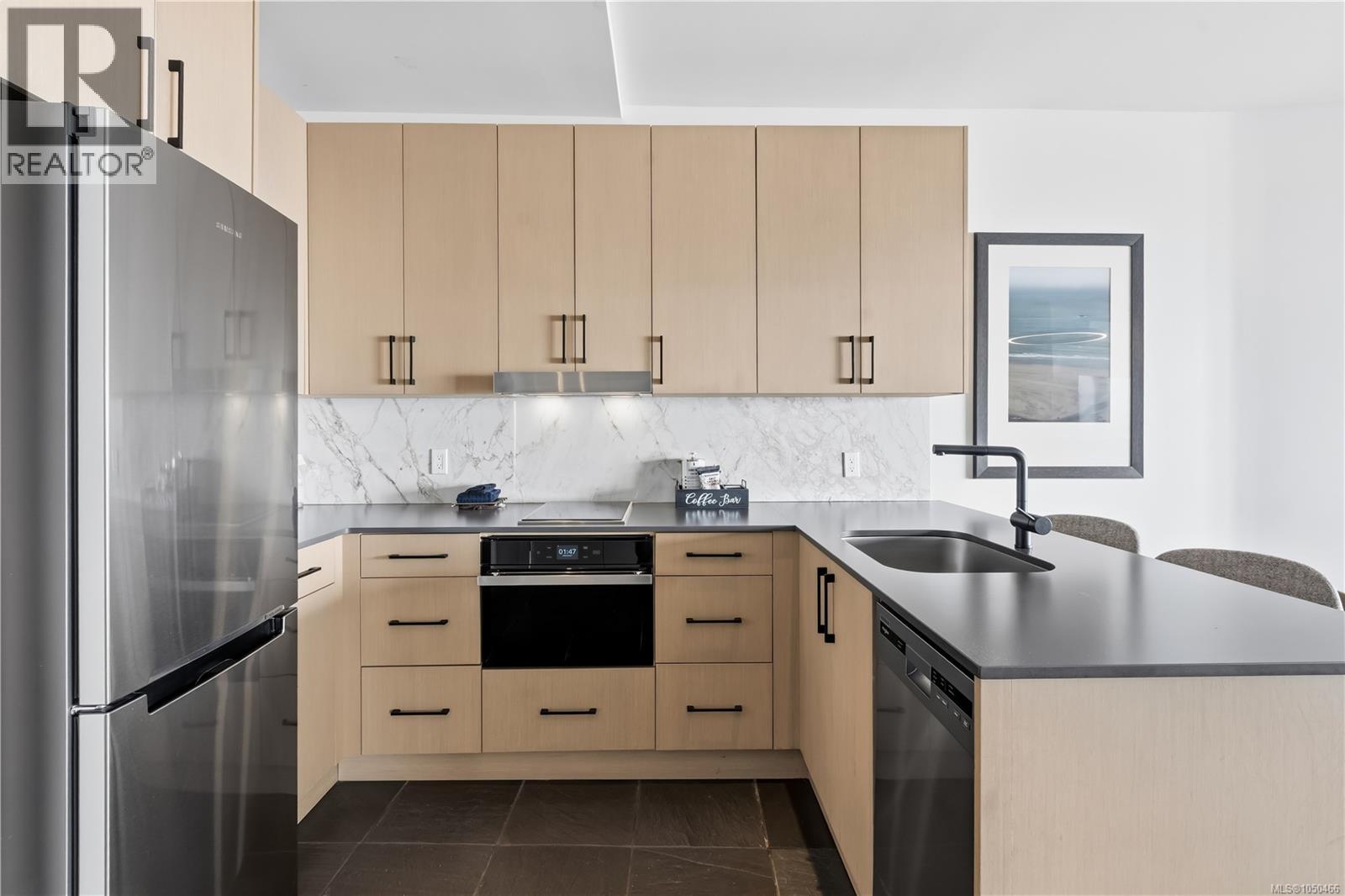 315 596 Marine Dr Property Photo 4