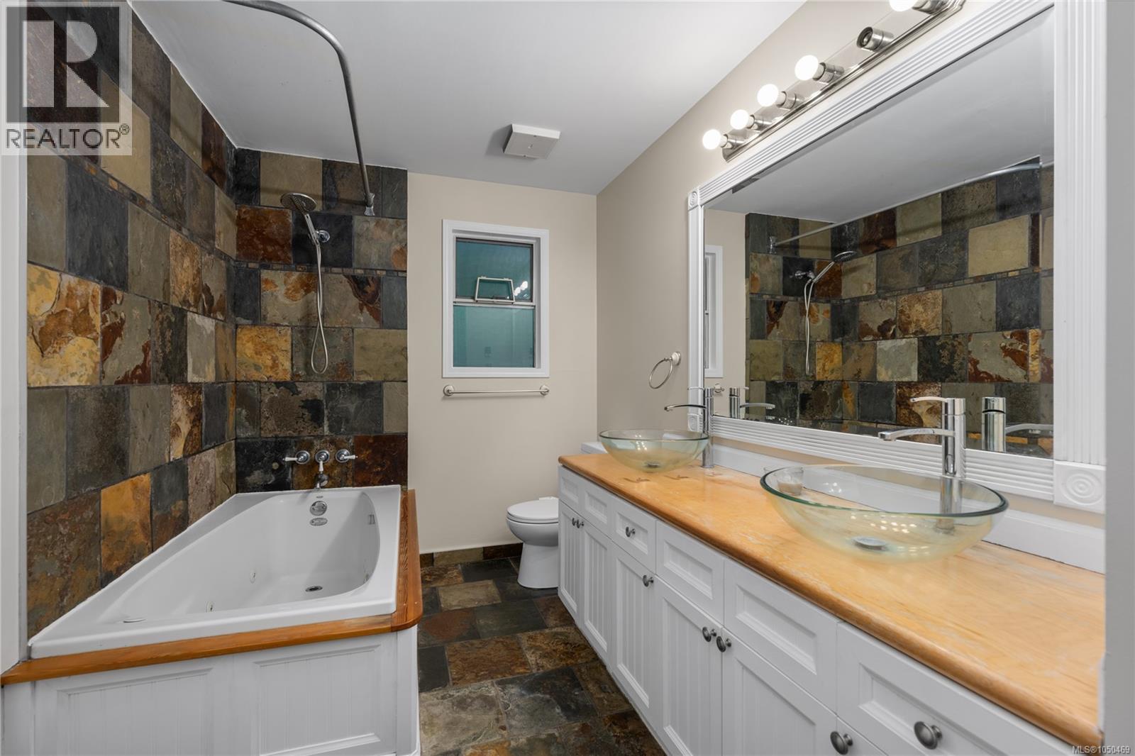 1001 Timberwood Dr Property Photo 15