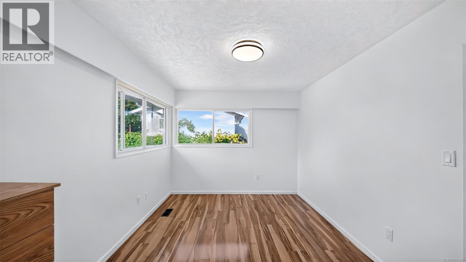 1857 Hillcrest Ave Property Photo 35