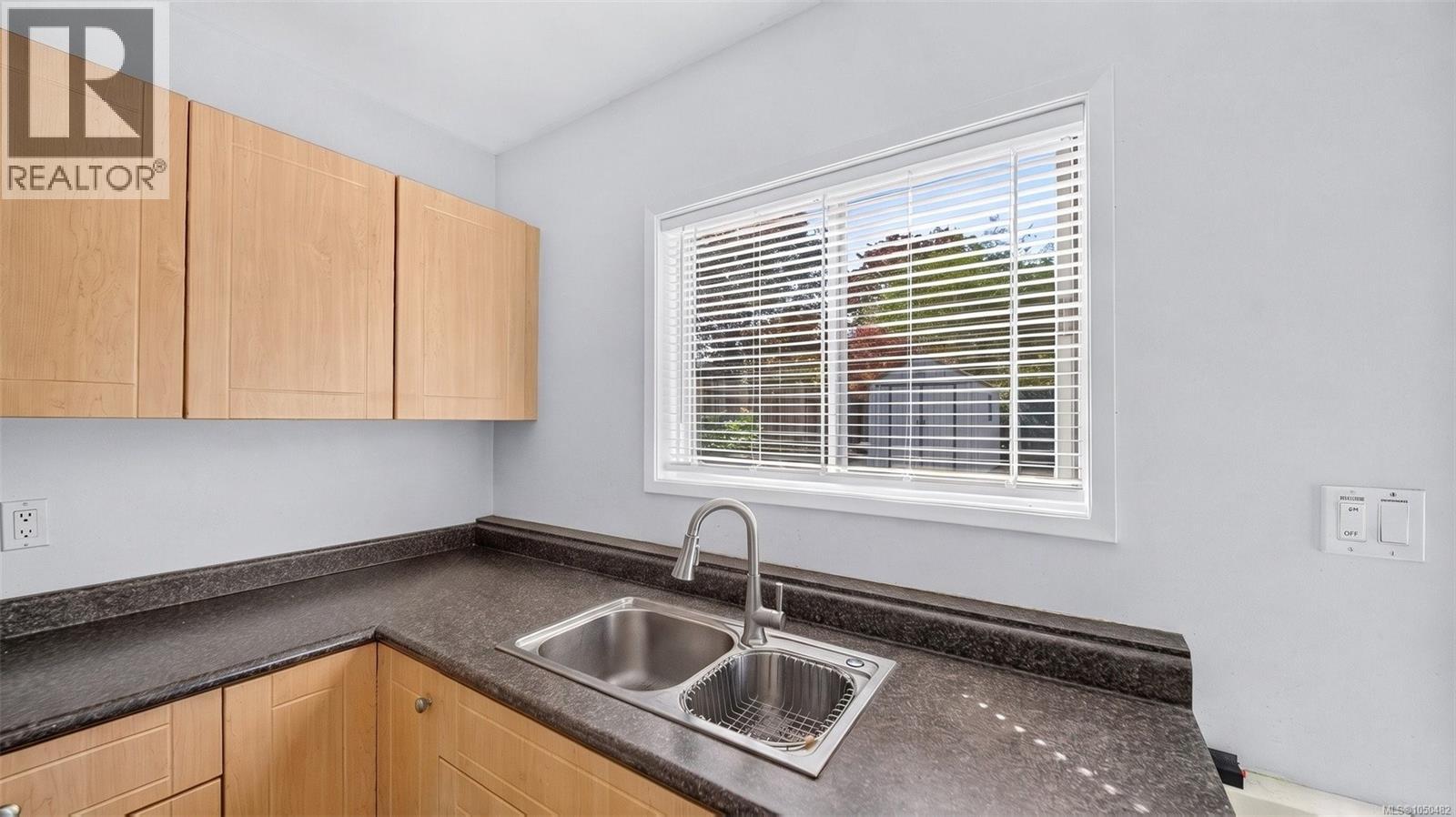 1857 Hillcrest Ave Property Photo 44