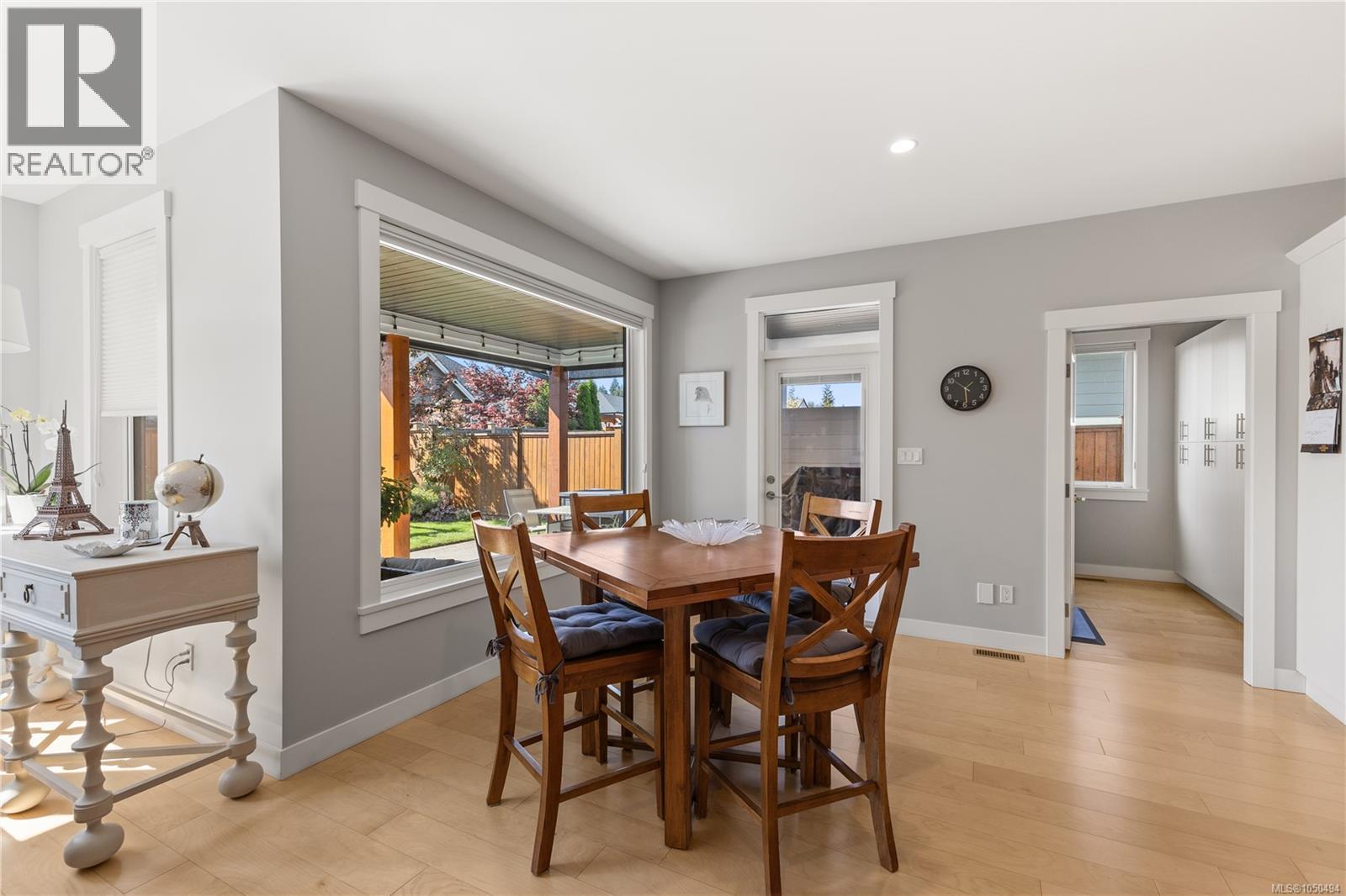 711 Salal St Property Photo 12