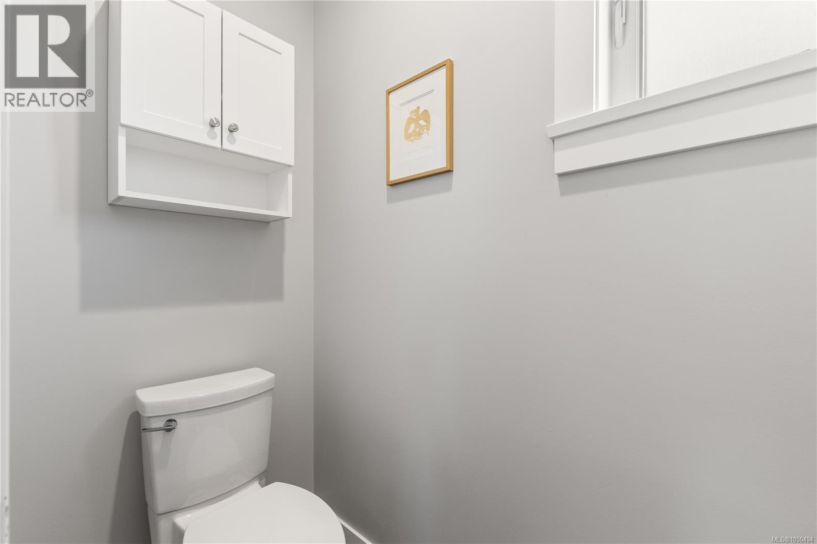 711 Salal St Property Photo 24