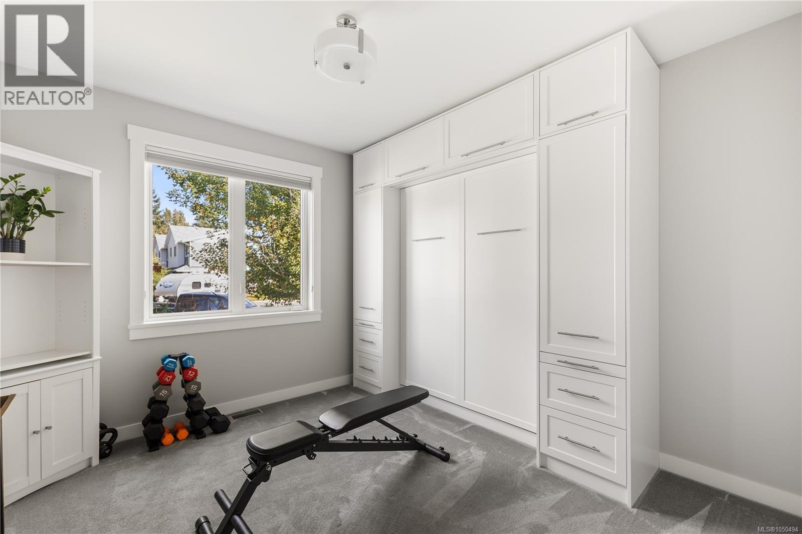 711 Salal St Property Photo 30