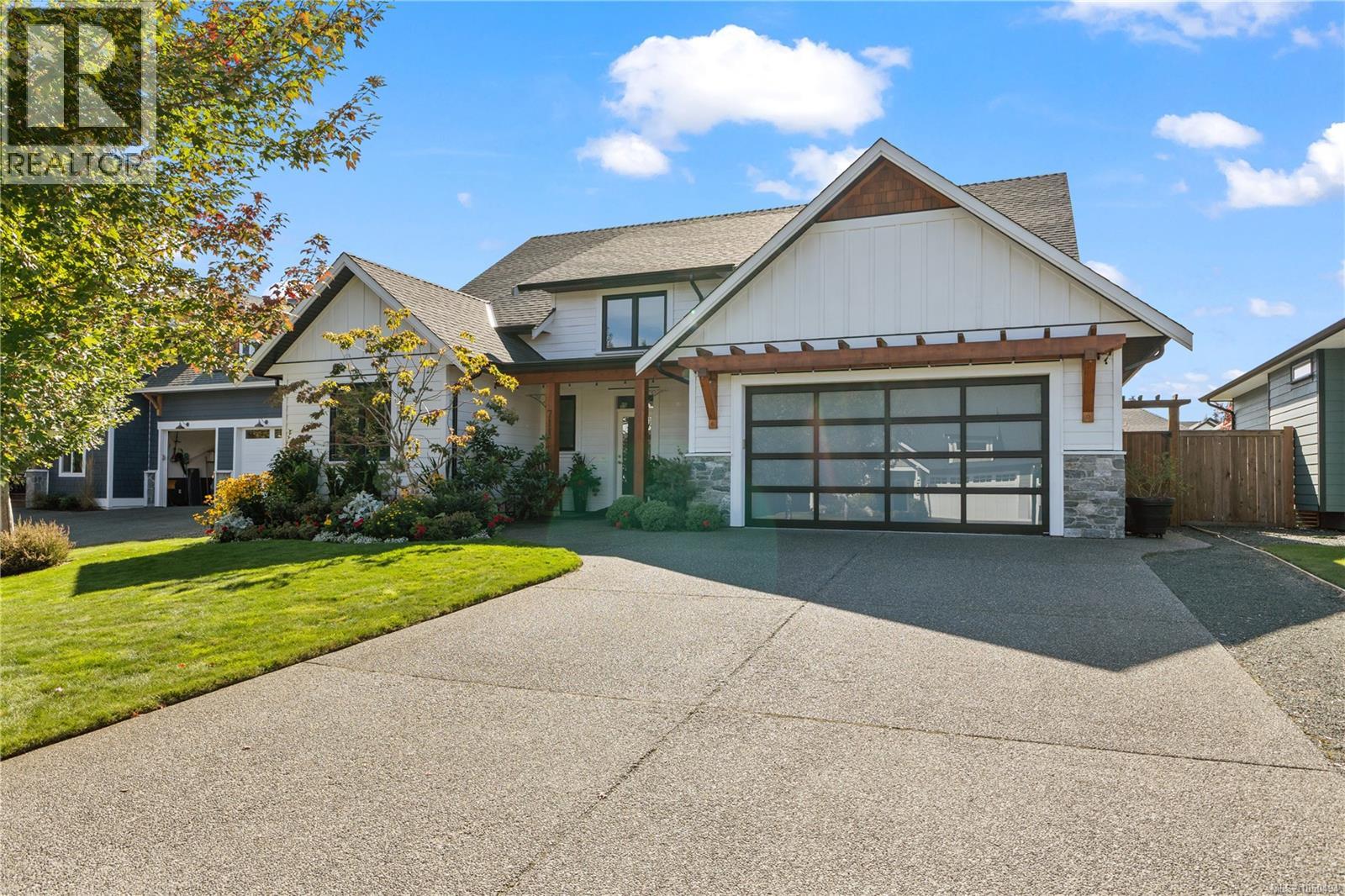 711 Salal St Property Photo 41