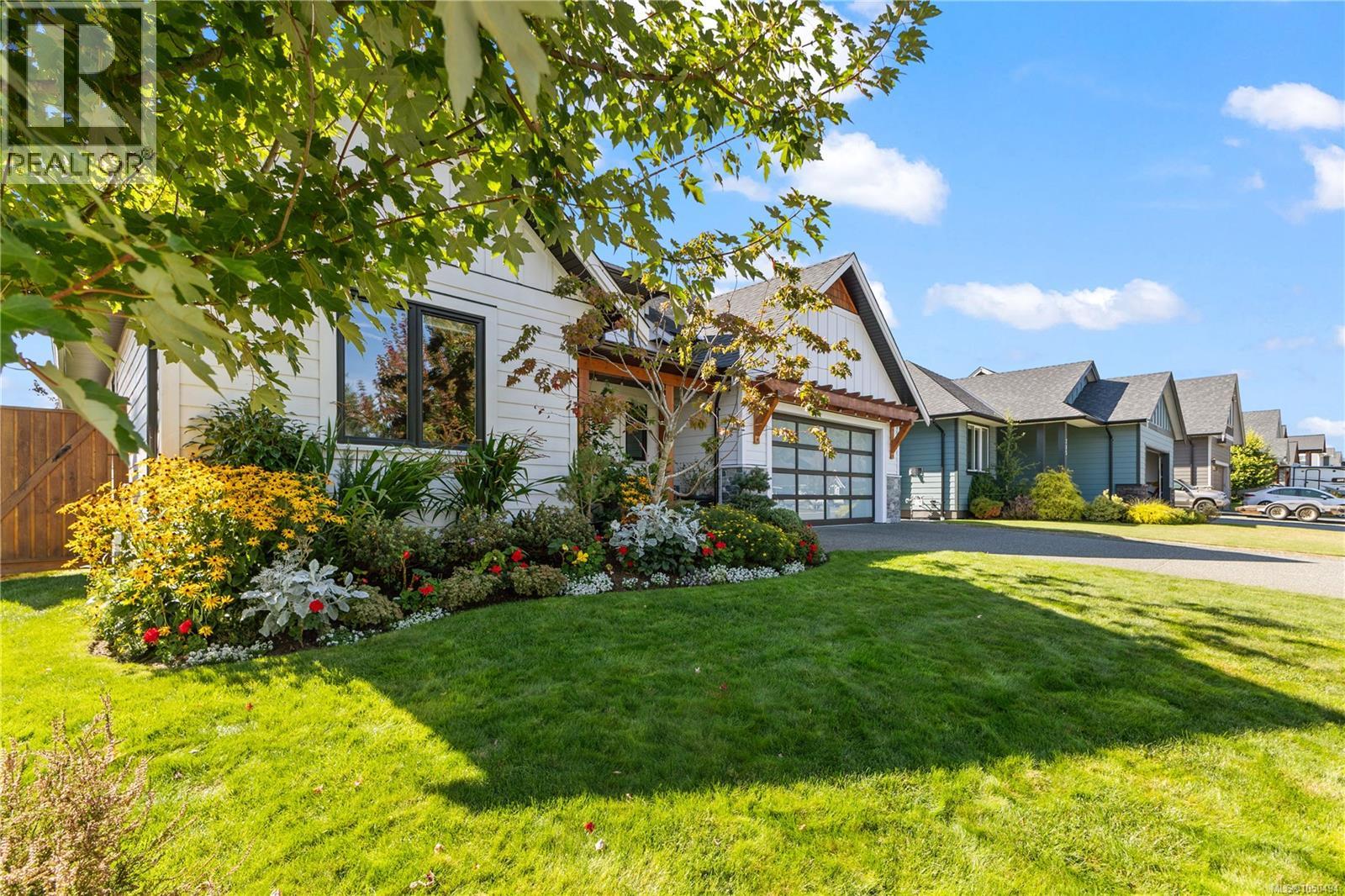 711 Salal St Property Photo 42