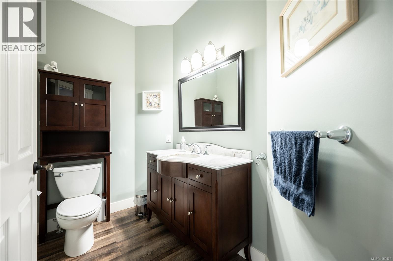 677 Windsor Pl Property Photo 27