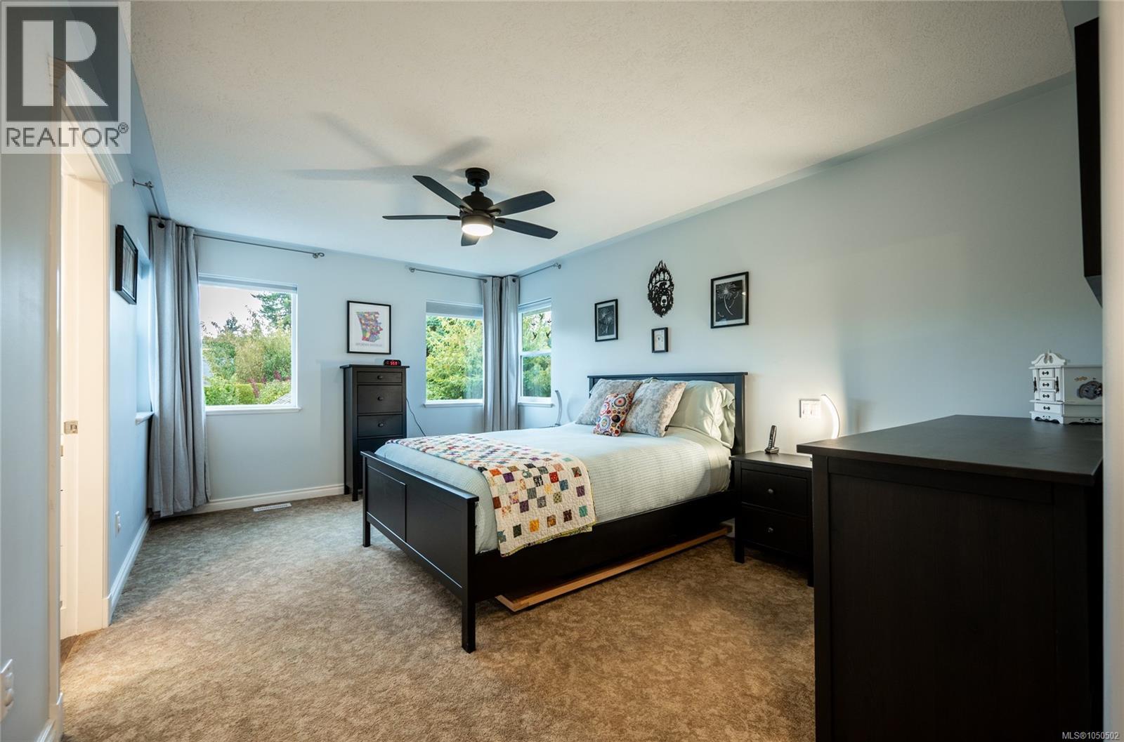 677 Windsor Pl Property Photo 30