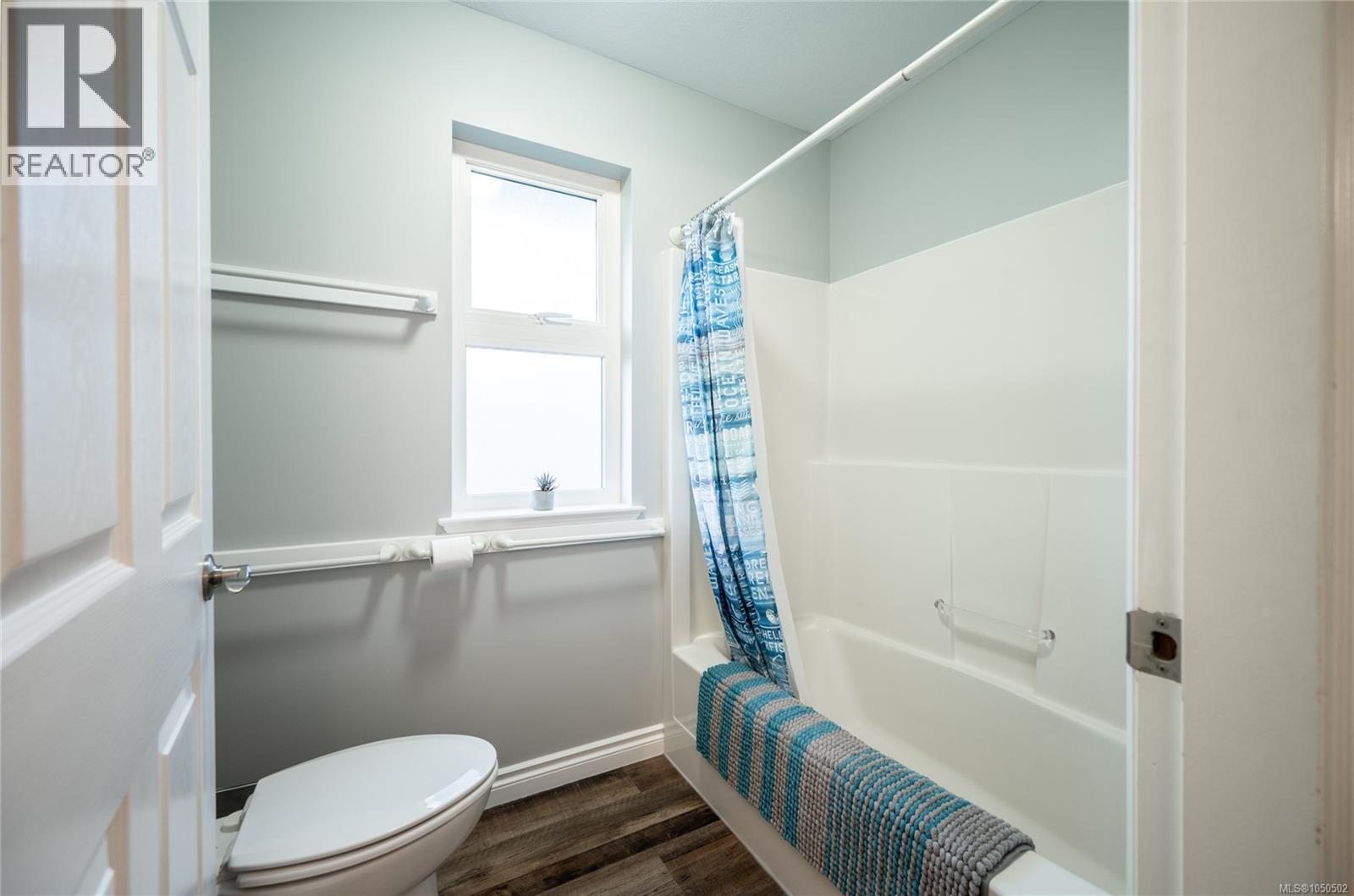 677 Windsor Pl Property Photo 40