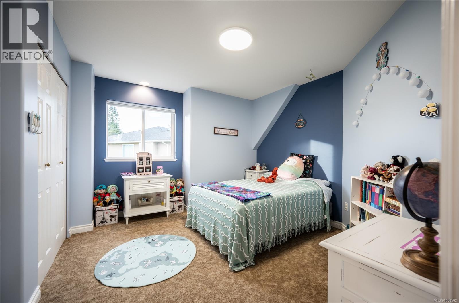 677 Windsor Pl Property Photo 41