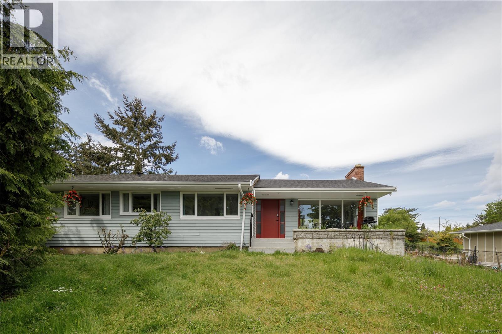 2555 Departure Bay Rd Property Photo 1