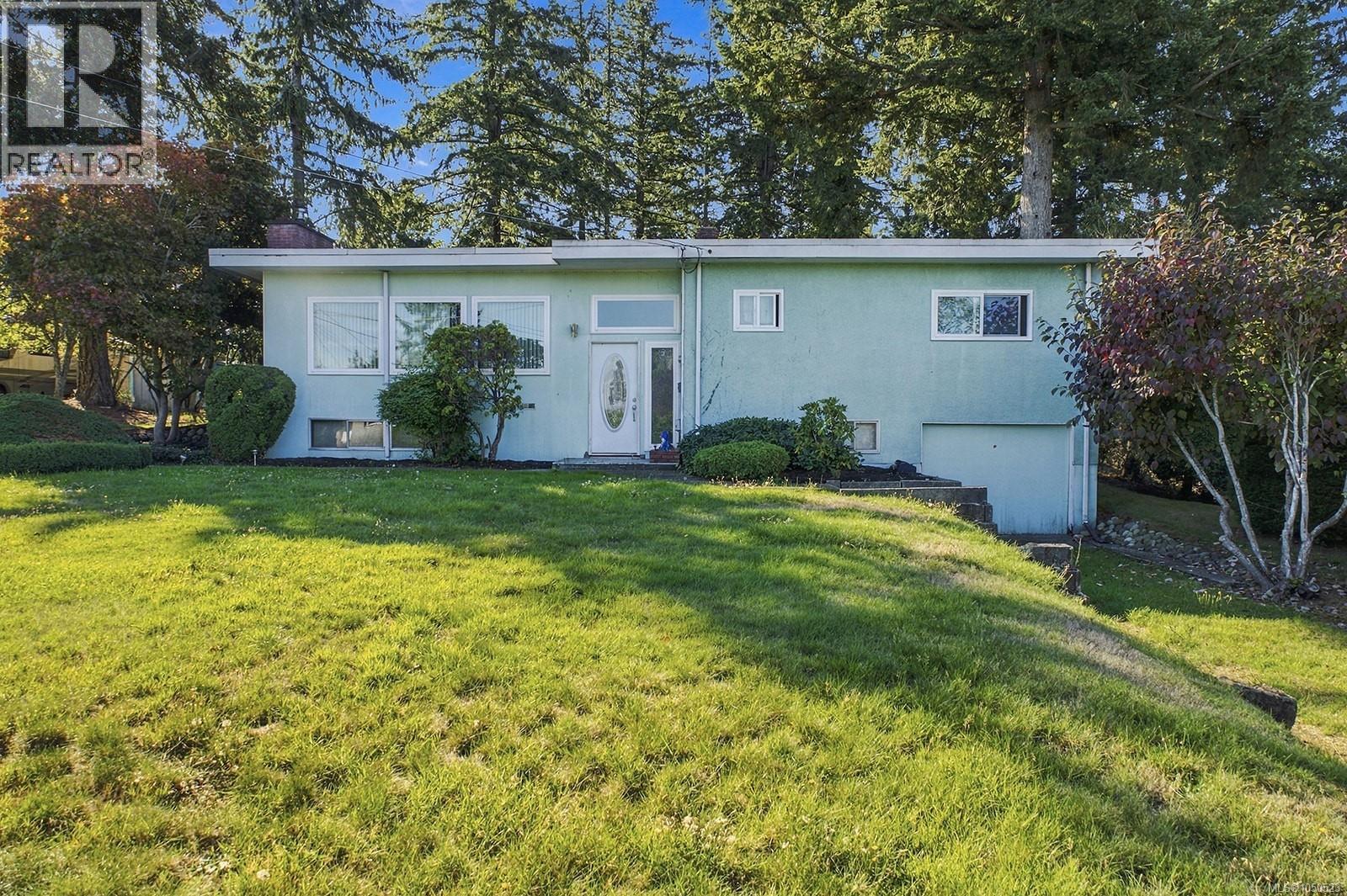 715 8th Ave Property Photo 1