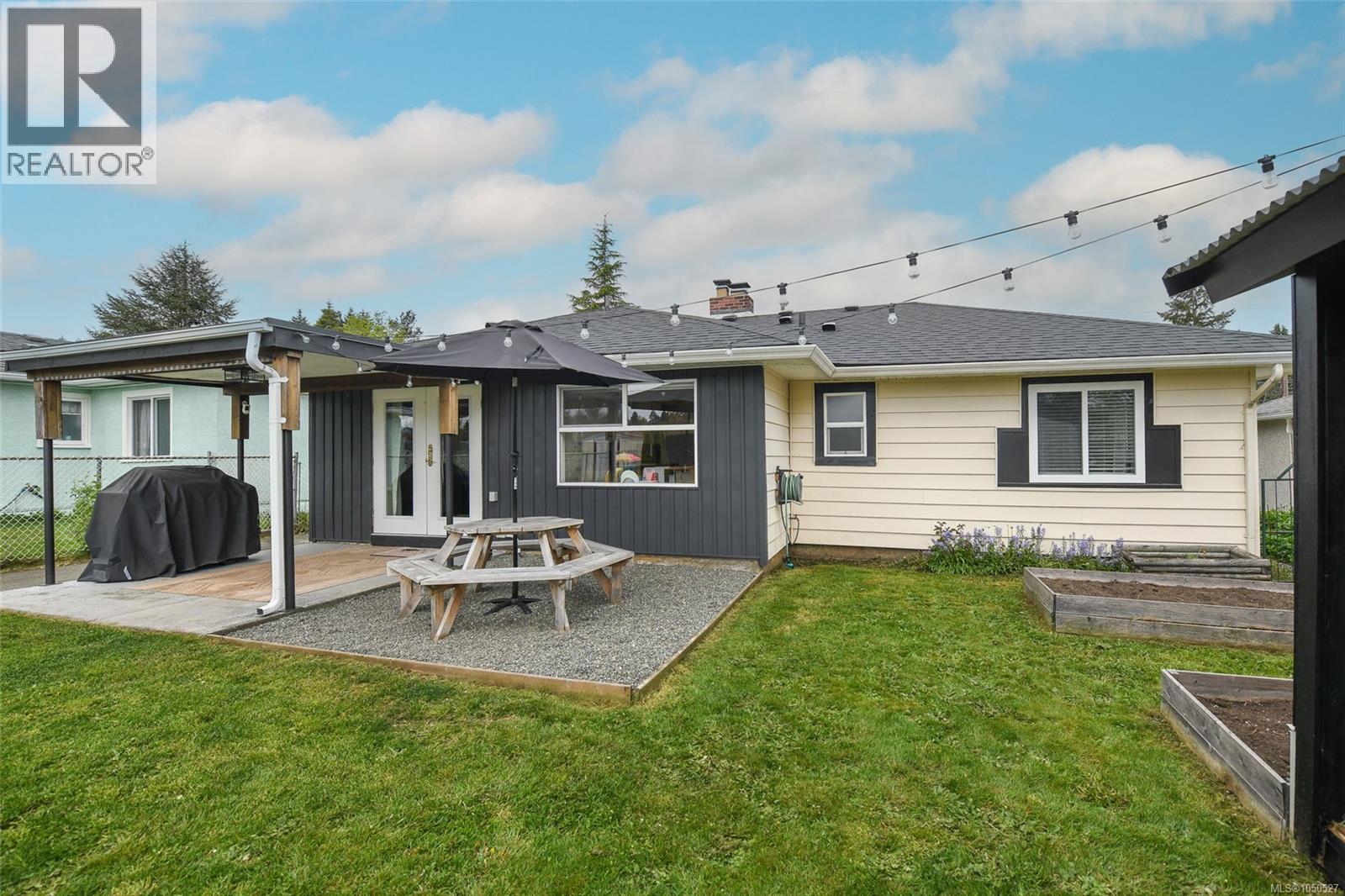 656 14th St Property Photo 1