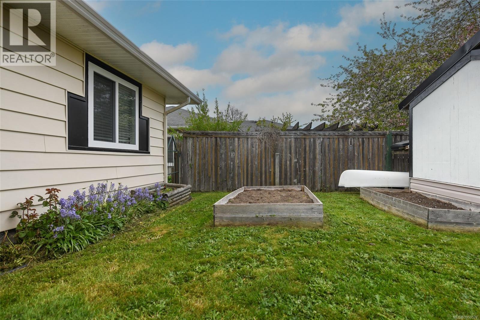 656 14th St Property Photo 5