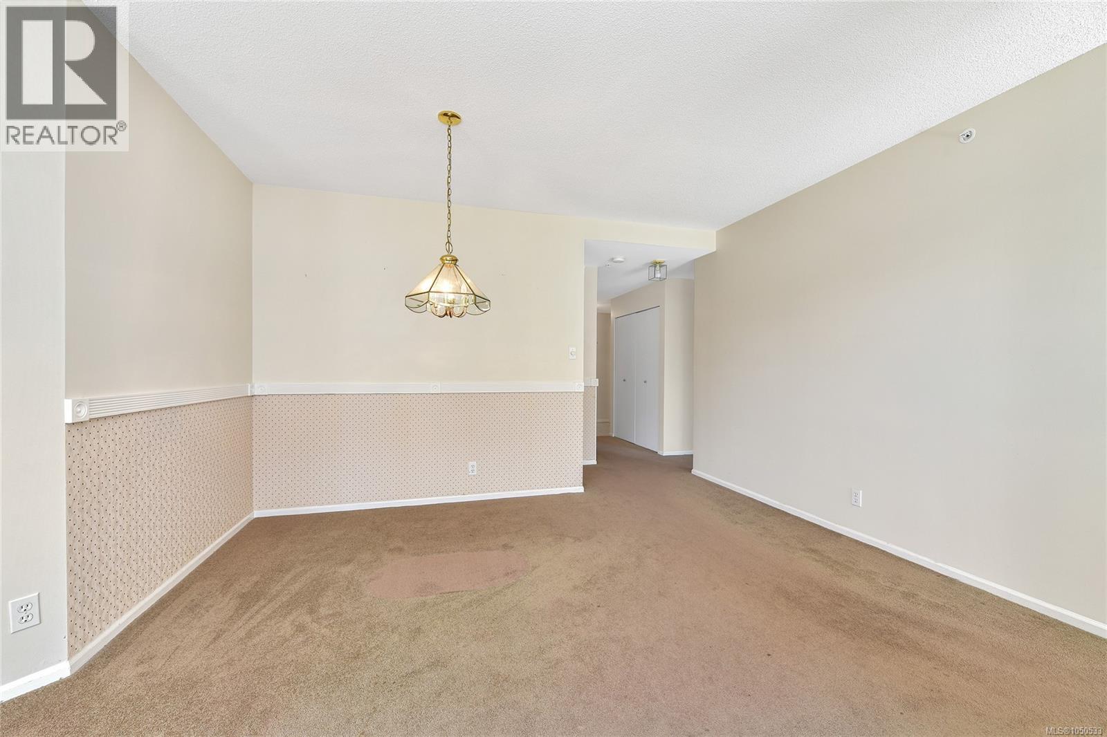 801 1020 View St Property Photo 7