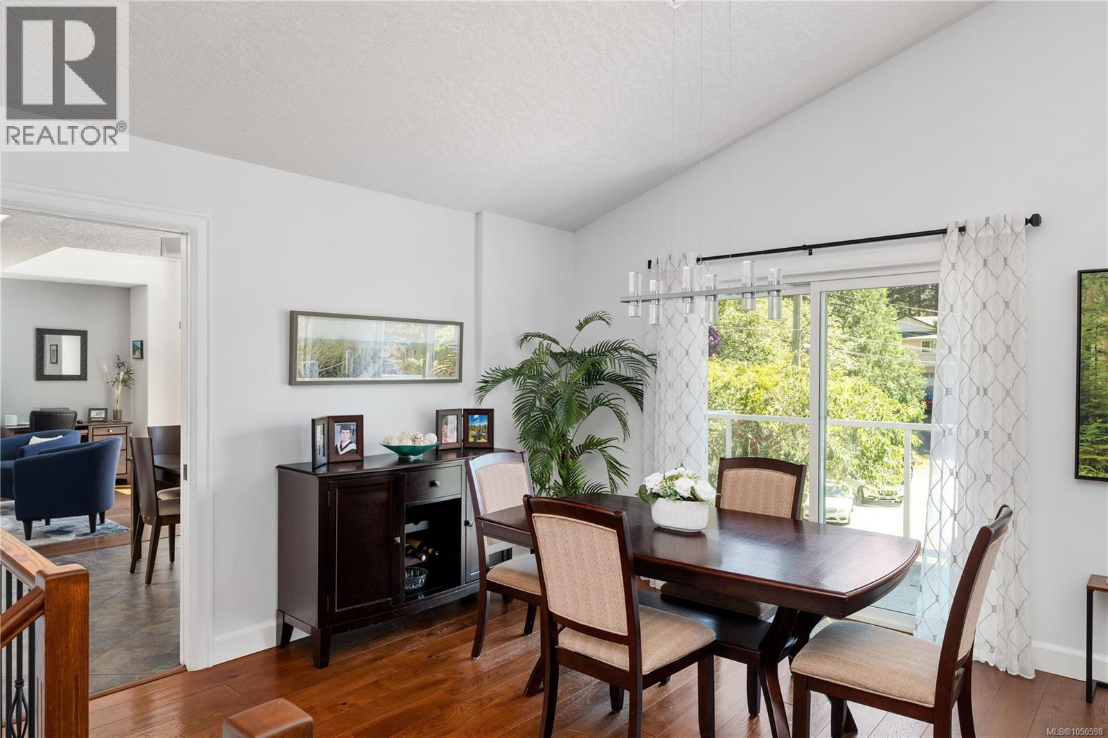 222 Ashley Pl Property Photo 6