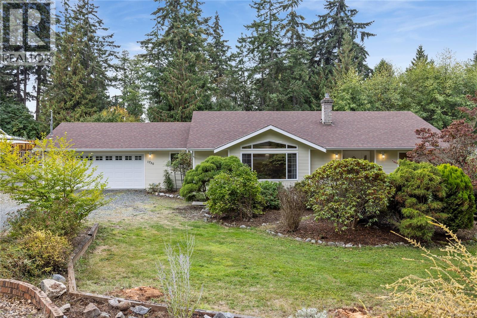 1730 Sangster Cres Property Photo 1