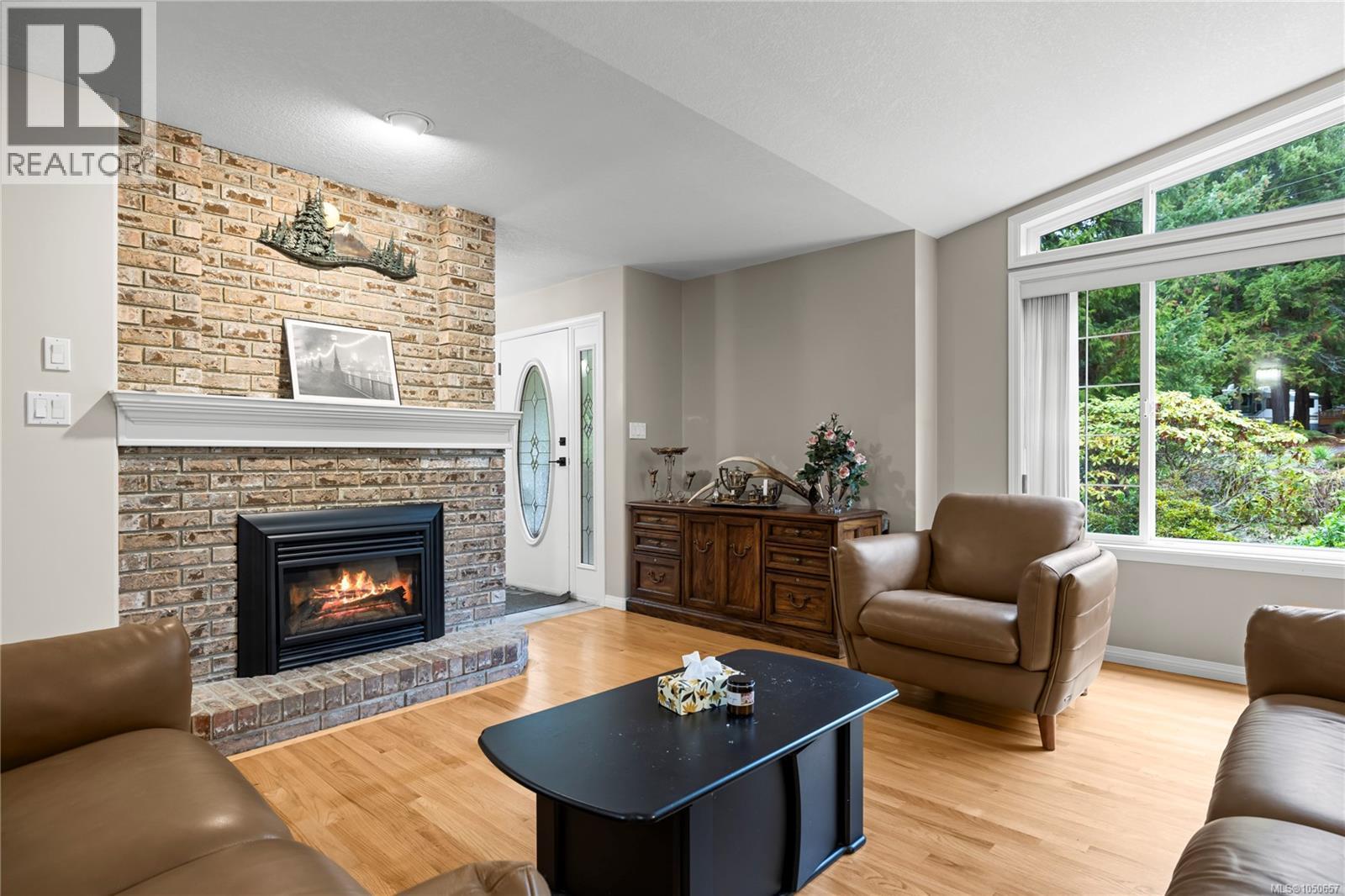 1730 Sangster Cres Property Photo 2