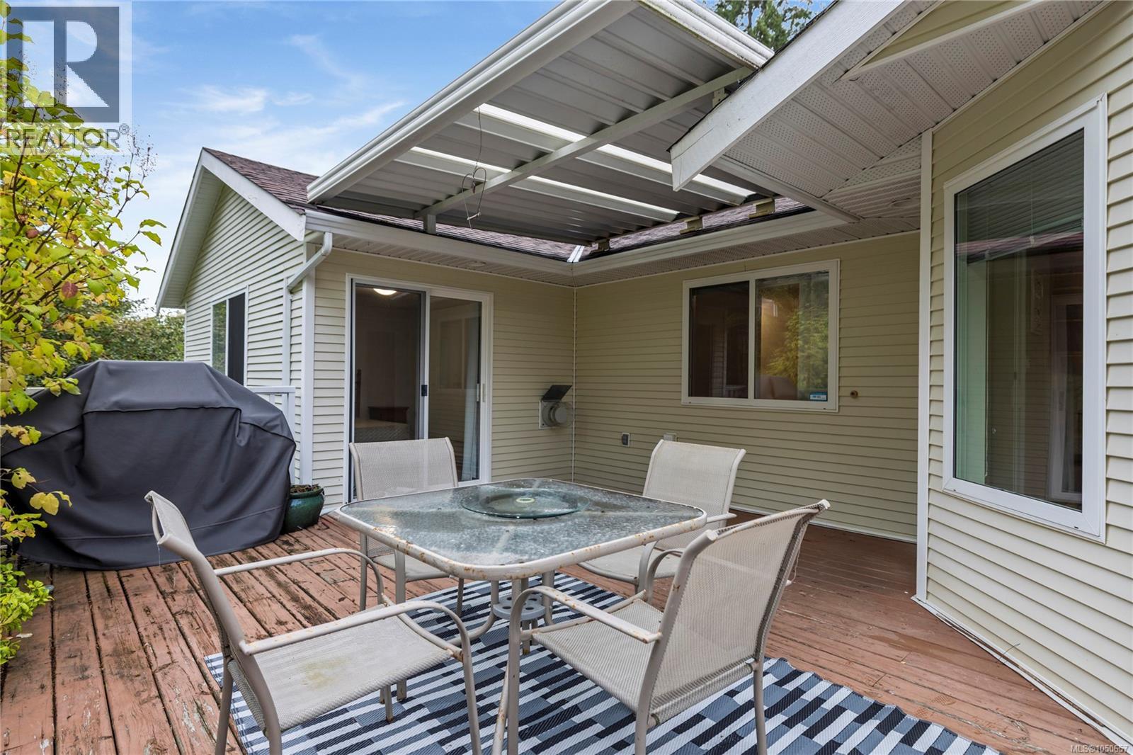 1730 Sangster Cres Property Photo 5