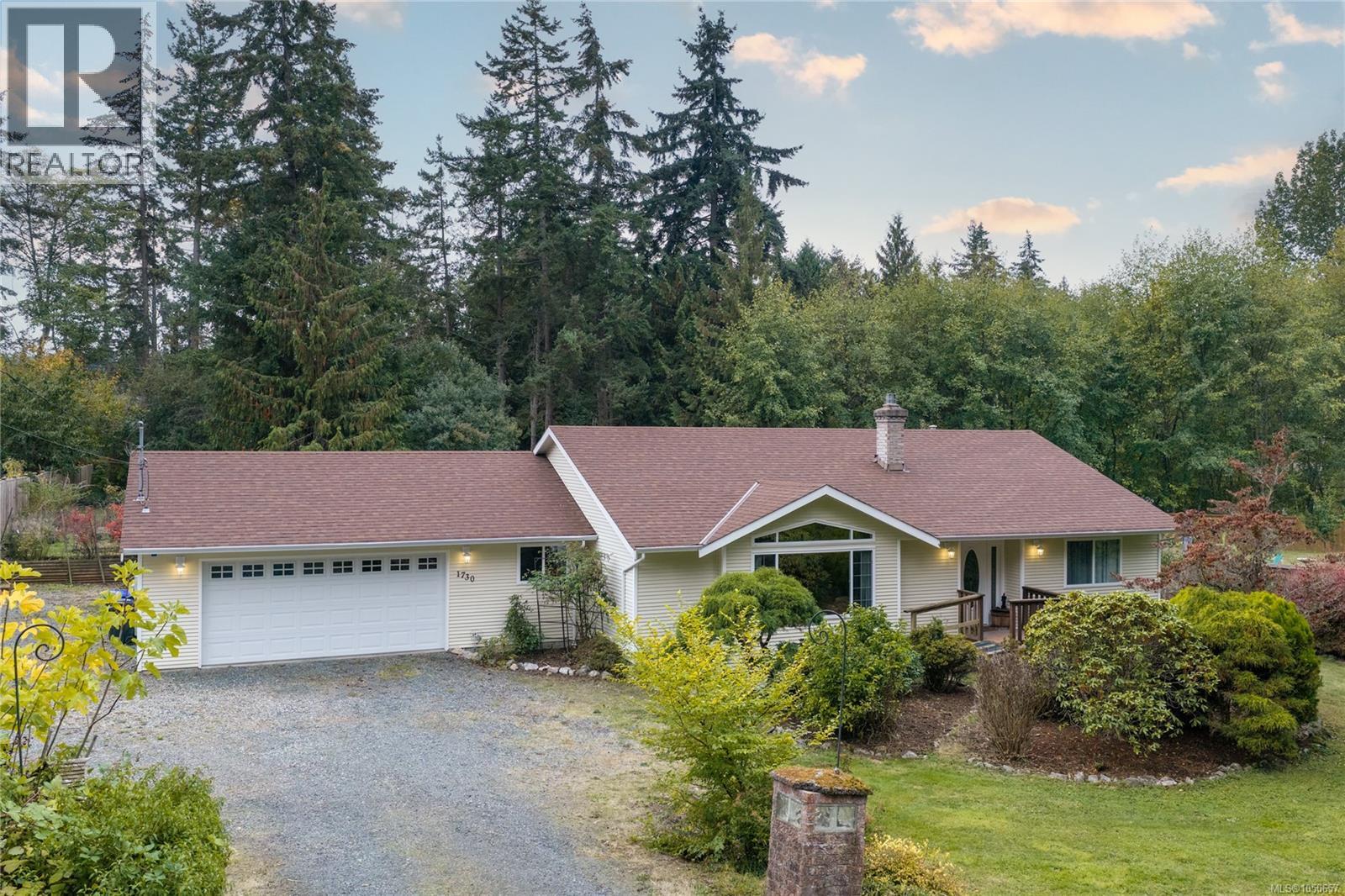 1730 Sangster Cres Property Photo 11