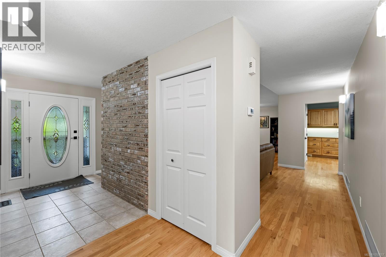 1730 Sangster Cres Property Photo 15