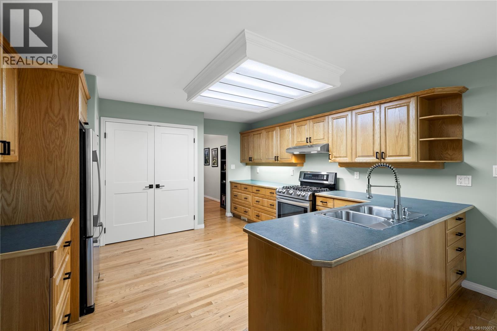 1730 Sangster Cres Property Photo 25