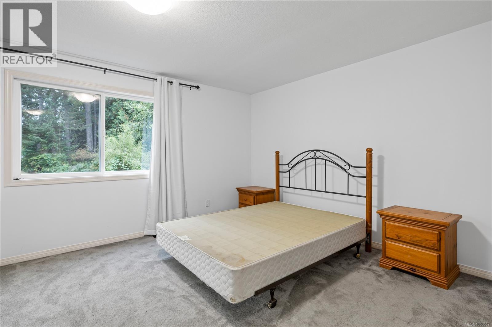 1730 Sangster Cres Property Photo 28