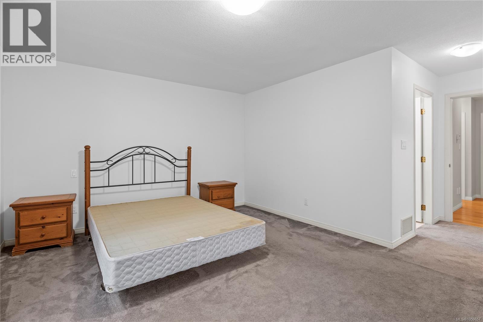 1730 Sangster Cres Property Photo 29