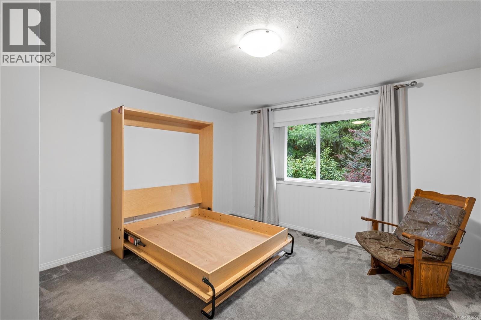 1730 Sangster Cres Property Photo 32