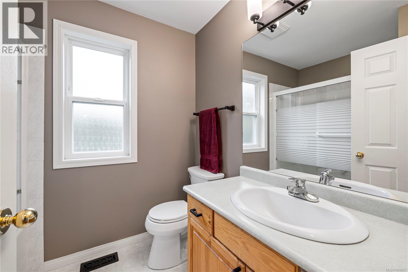 1730 Sangster Cres Property Photo 34