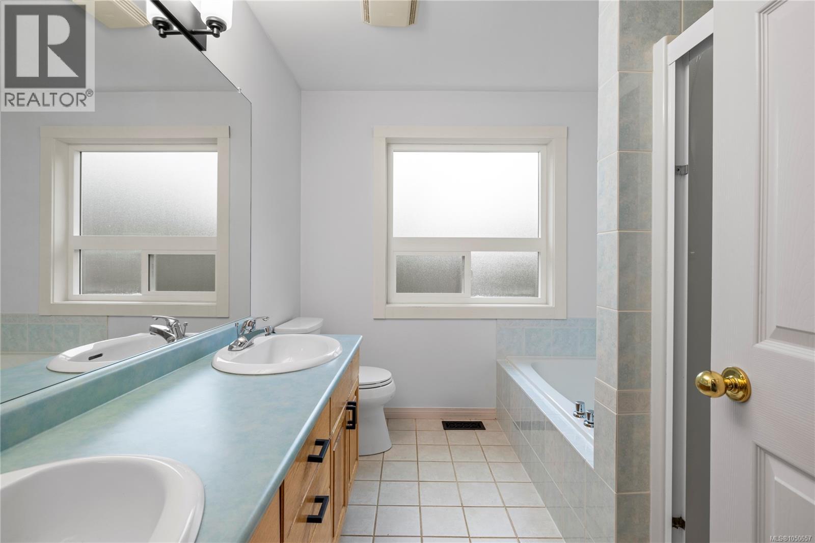 1730 Sangster Cres Property Photo 35