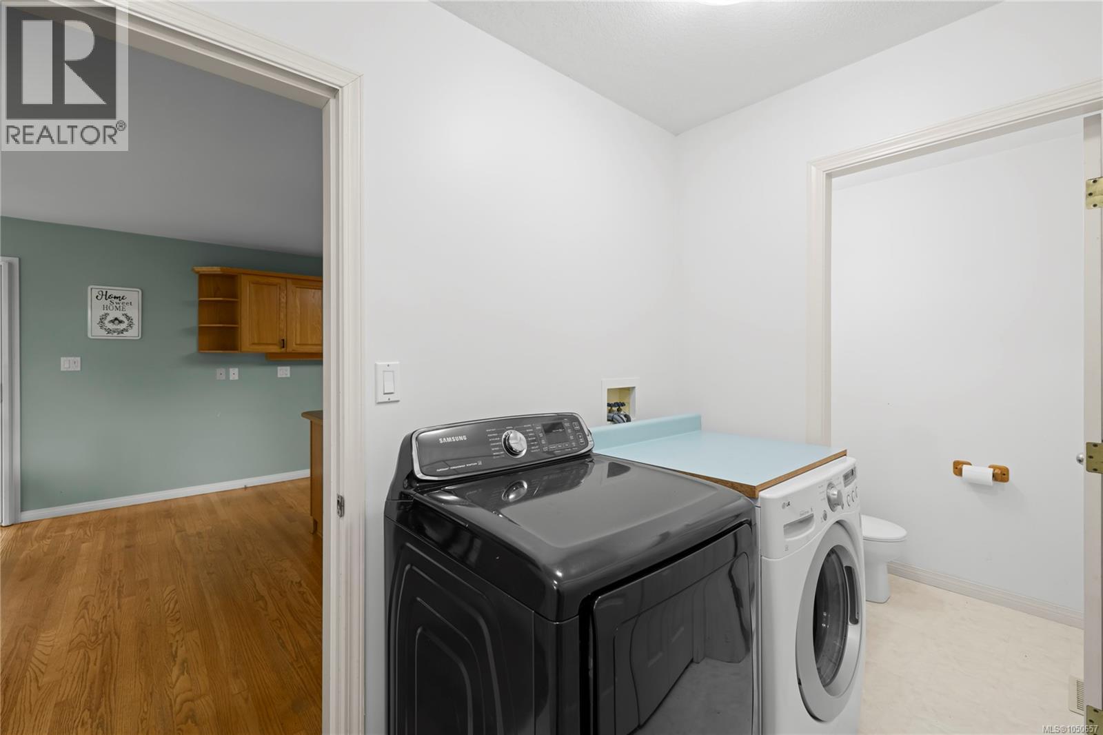 1730 Sangster Cres Property Photo 37