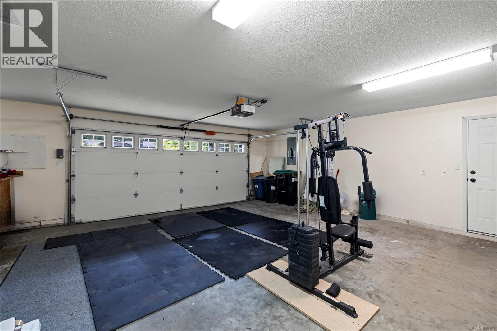 1730 Sangster Cres Property Photo 39