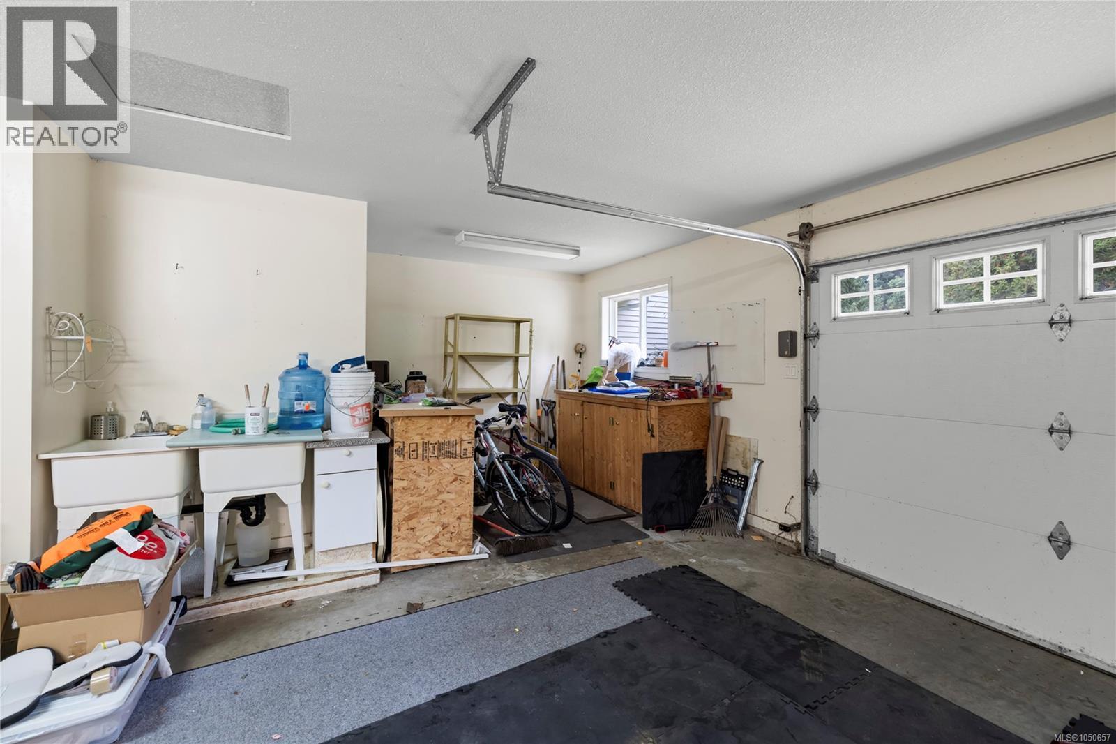 1730 Sangster Cres Property Photo 40