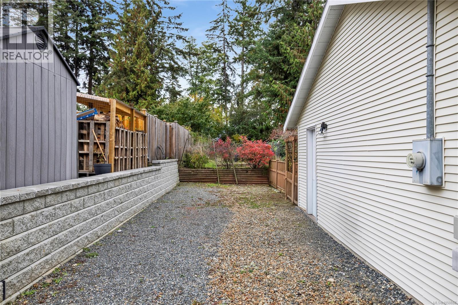 1730 Sangster Cres Property Photo 41