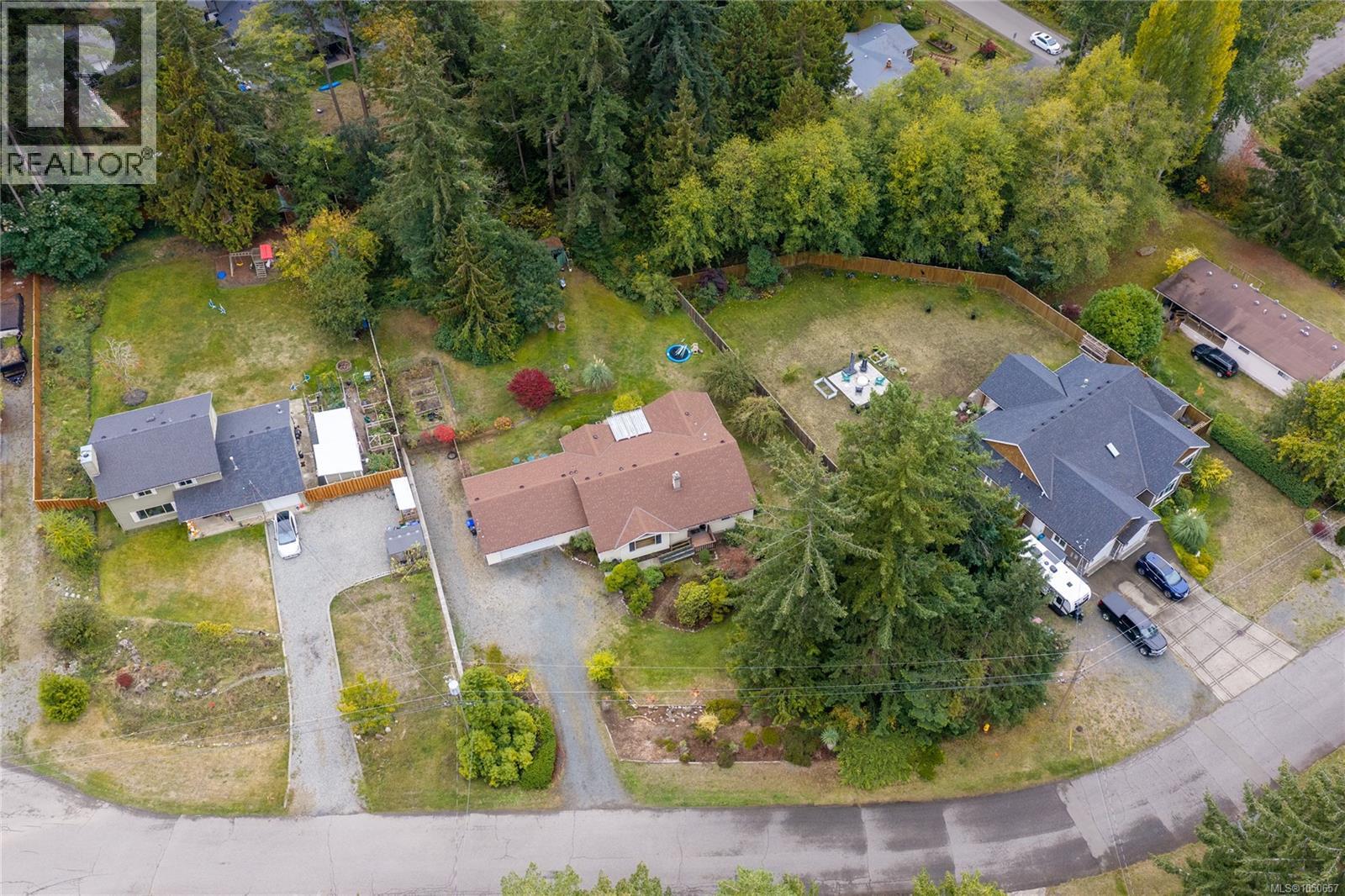 1730 Sangster Cres Property Photo 56
