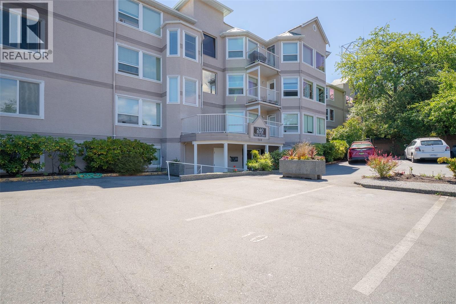 305 240 Milton St Property Photo 2