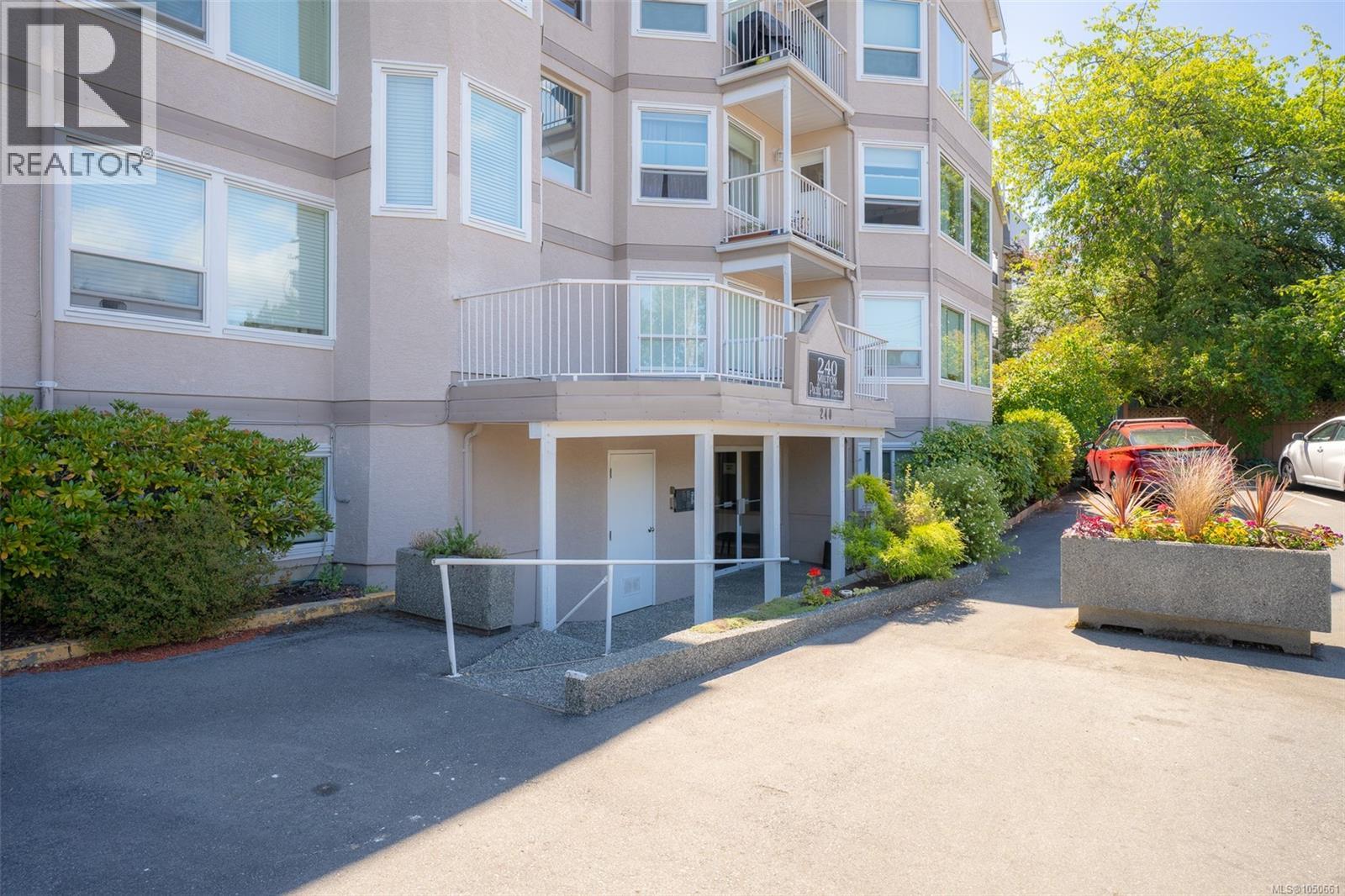 305 240 Milton St Property Photo 3