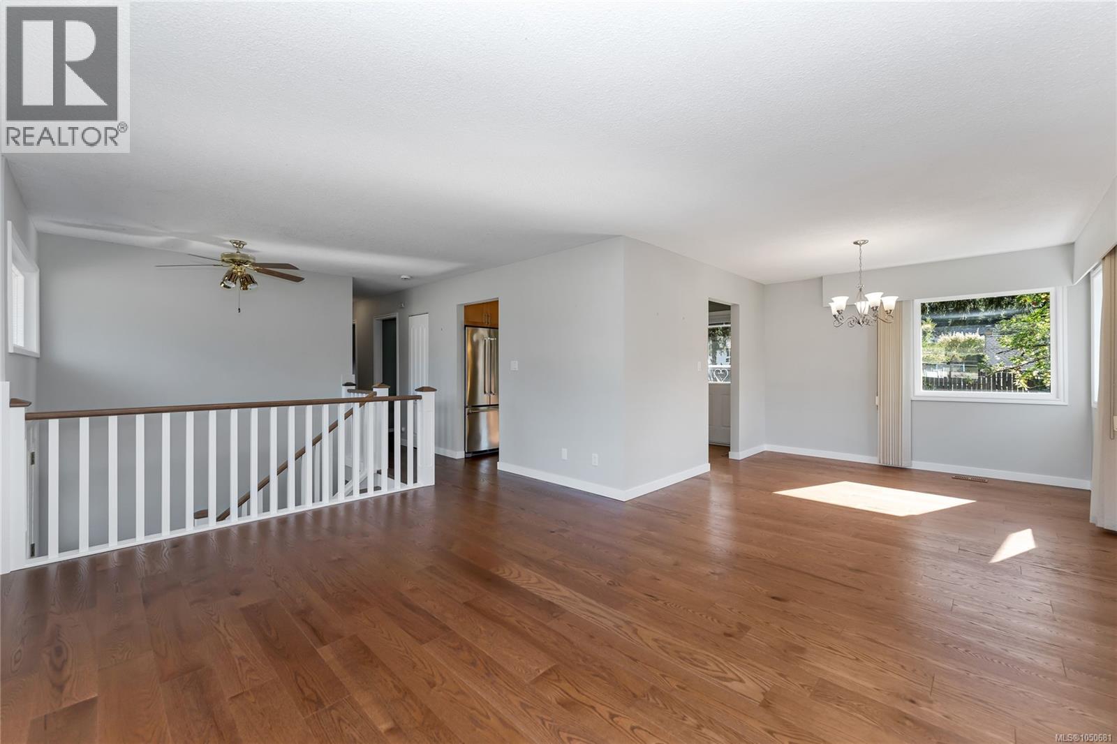 553 Acland Ave Property Photo 5