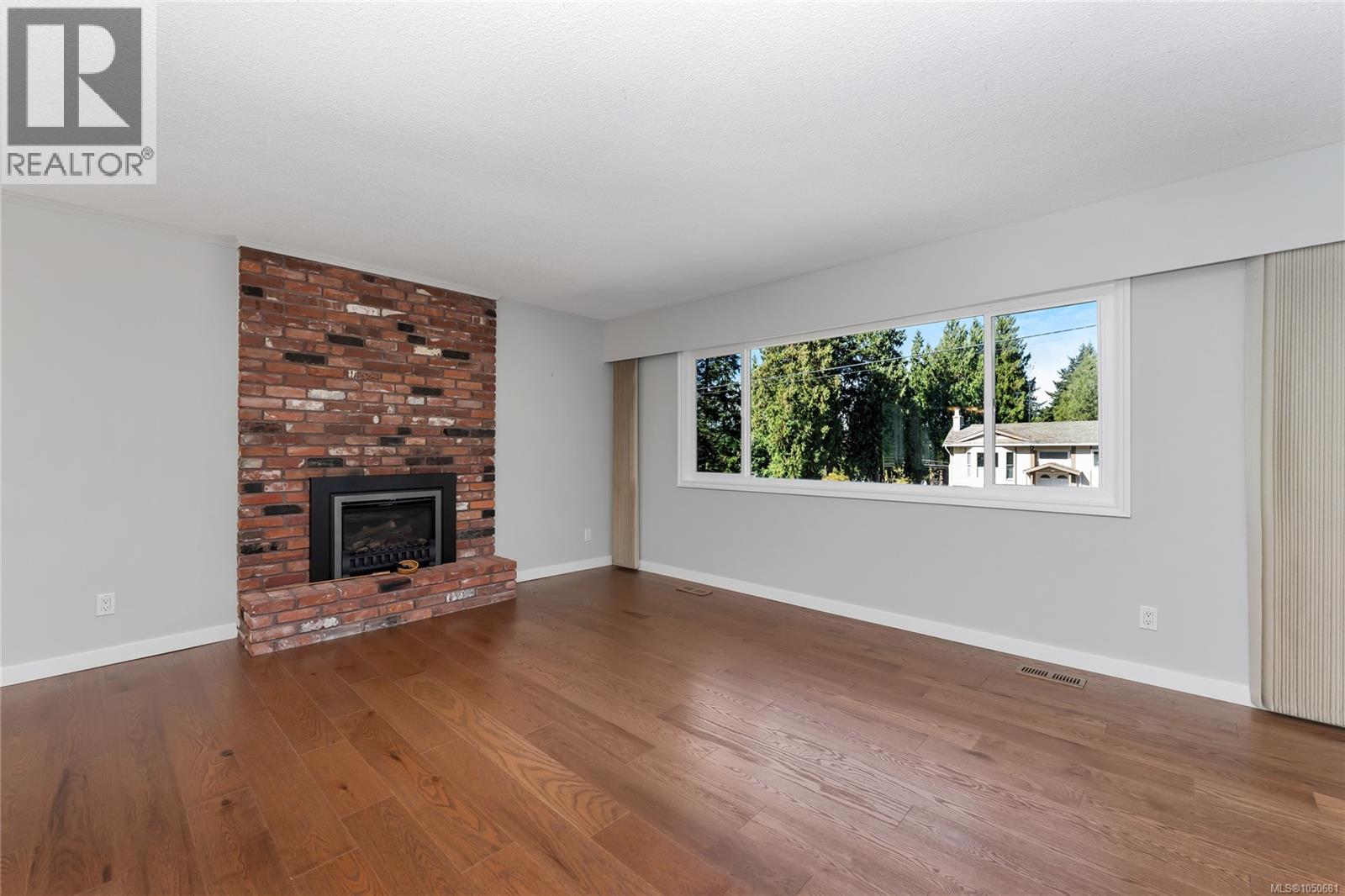 553 Acland Ave Property Photo 7