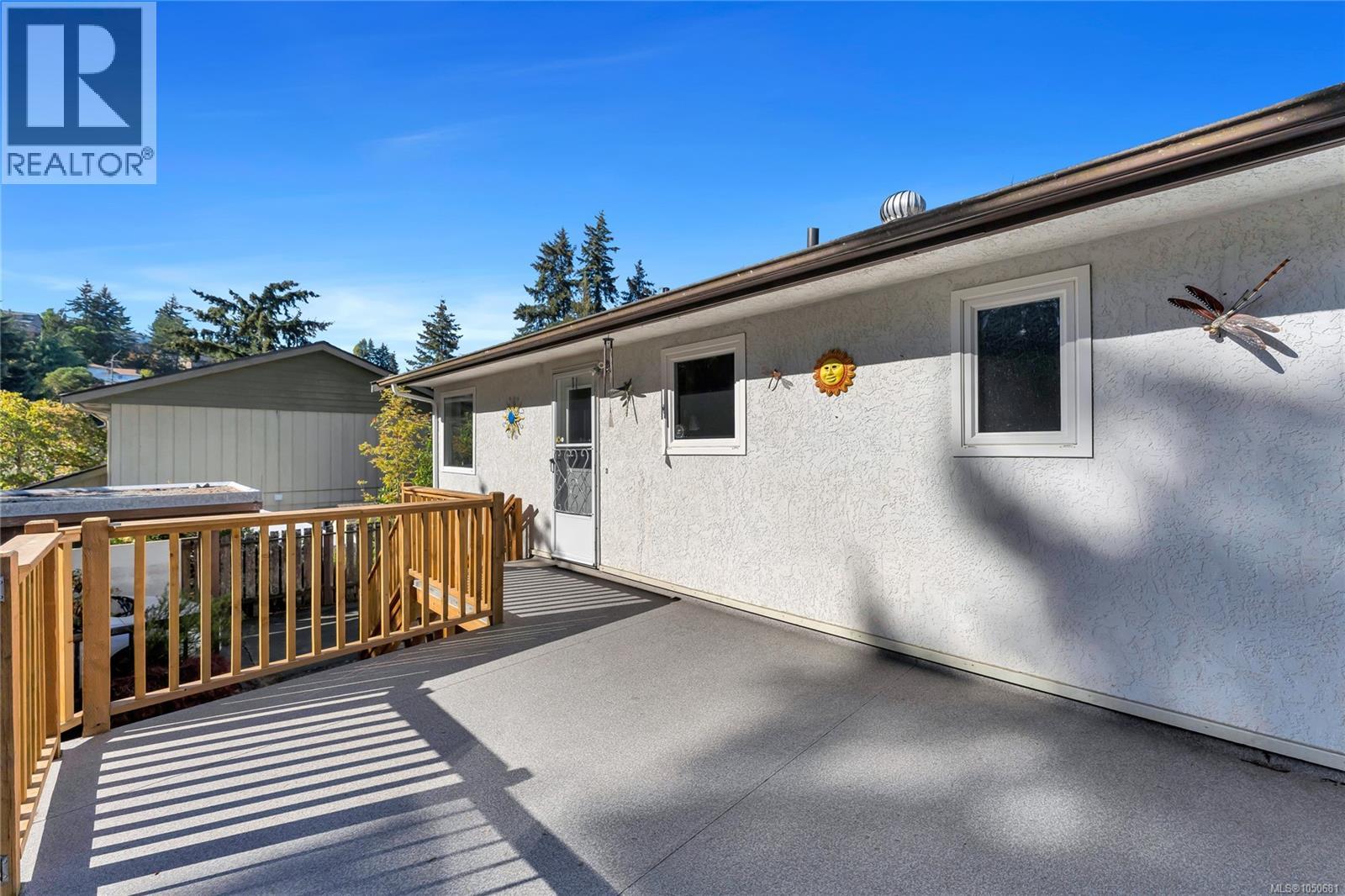 553 Acland Ave Property Photo 16