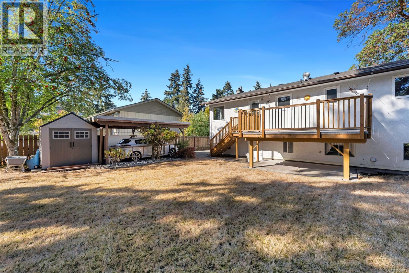 553 Acland Ave Property Photo 18