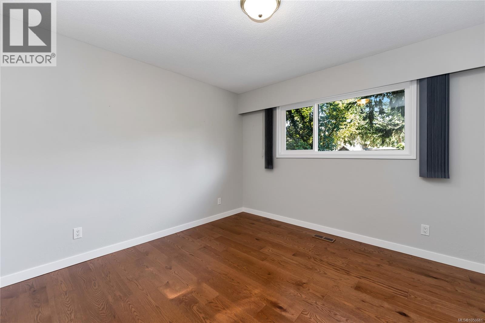 553 Acland Ave Property Photo 26