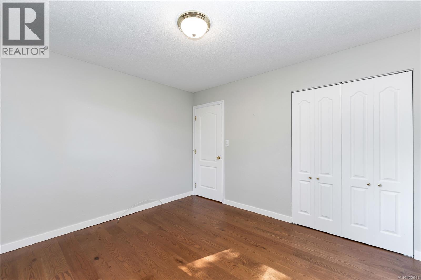 553 Acland Ave Property Photo 28