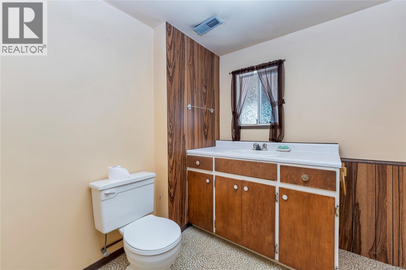 553 Acland Ave Property Photo 32