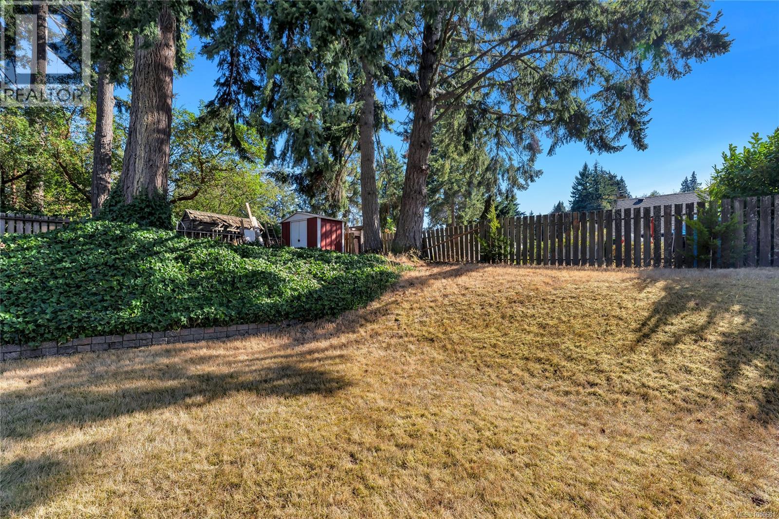 553 Acland Ave Property Photo 39