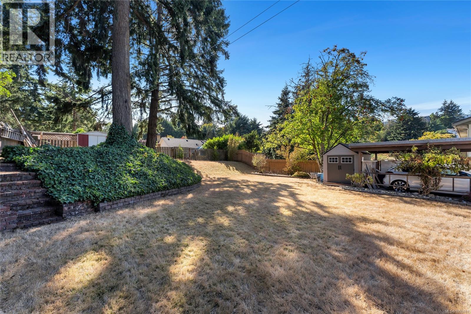 553 Acland Ave Property Photo 40