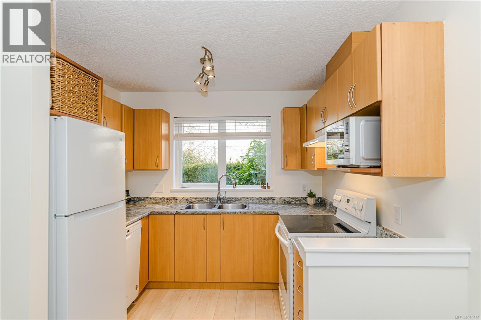 103 3180 Albina St Property Photo 2