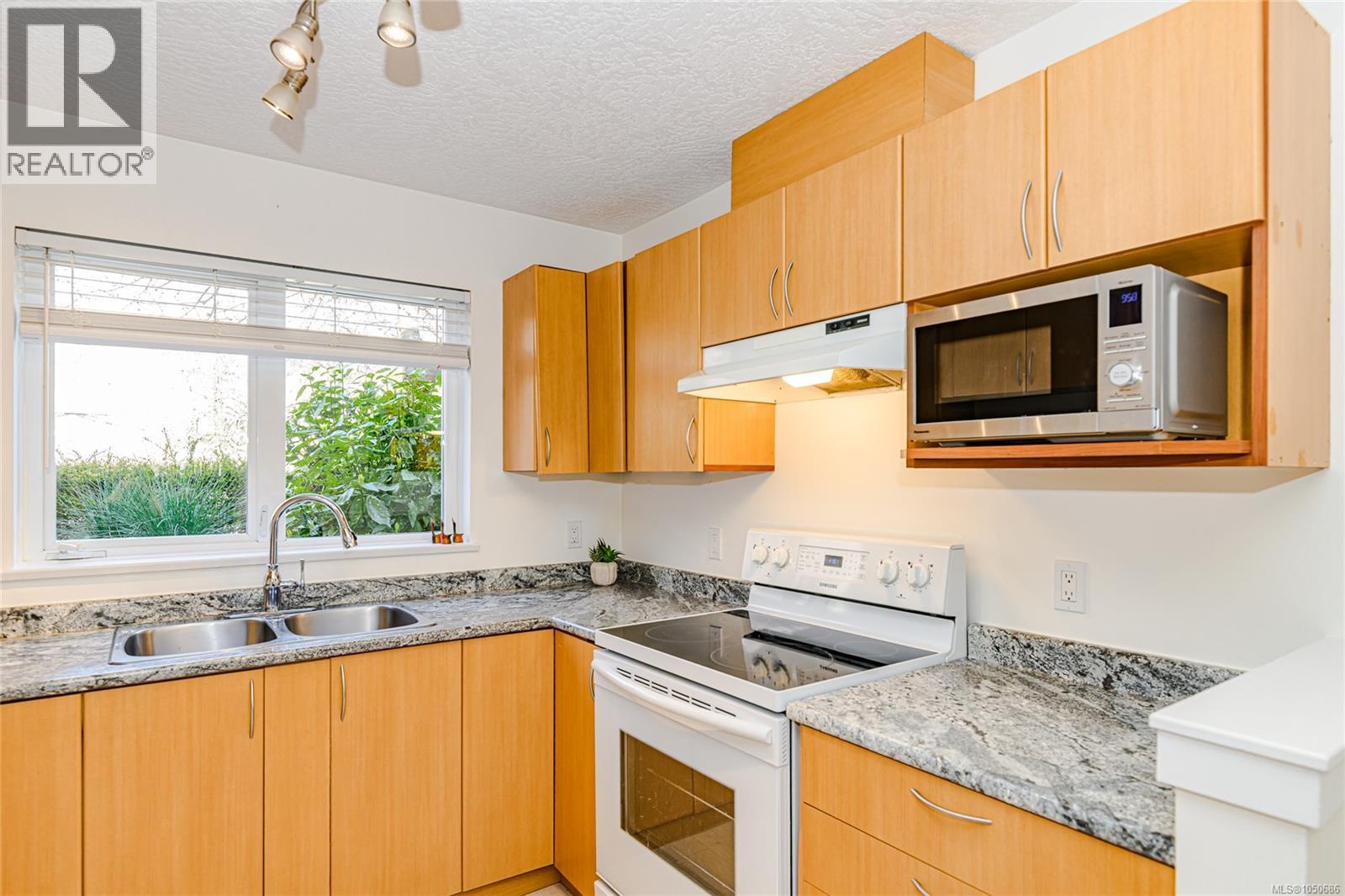 103 3180 Albina St Property Photo 12