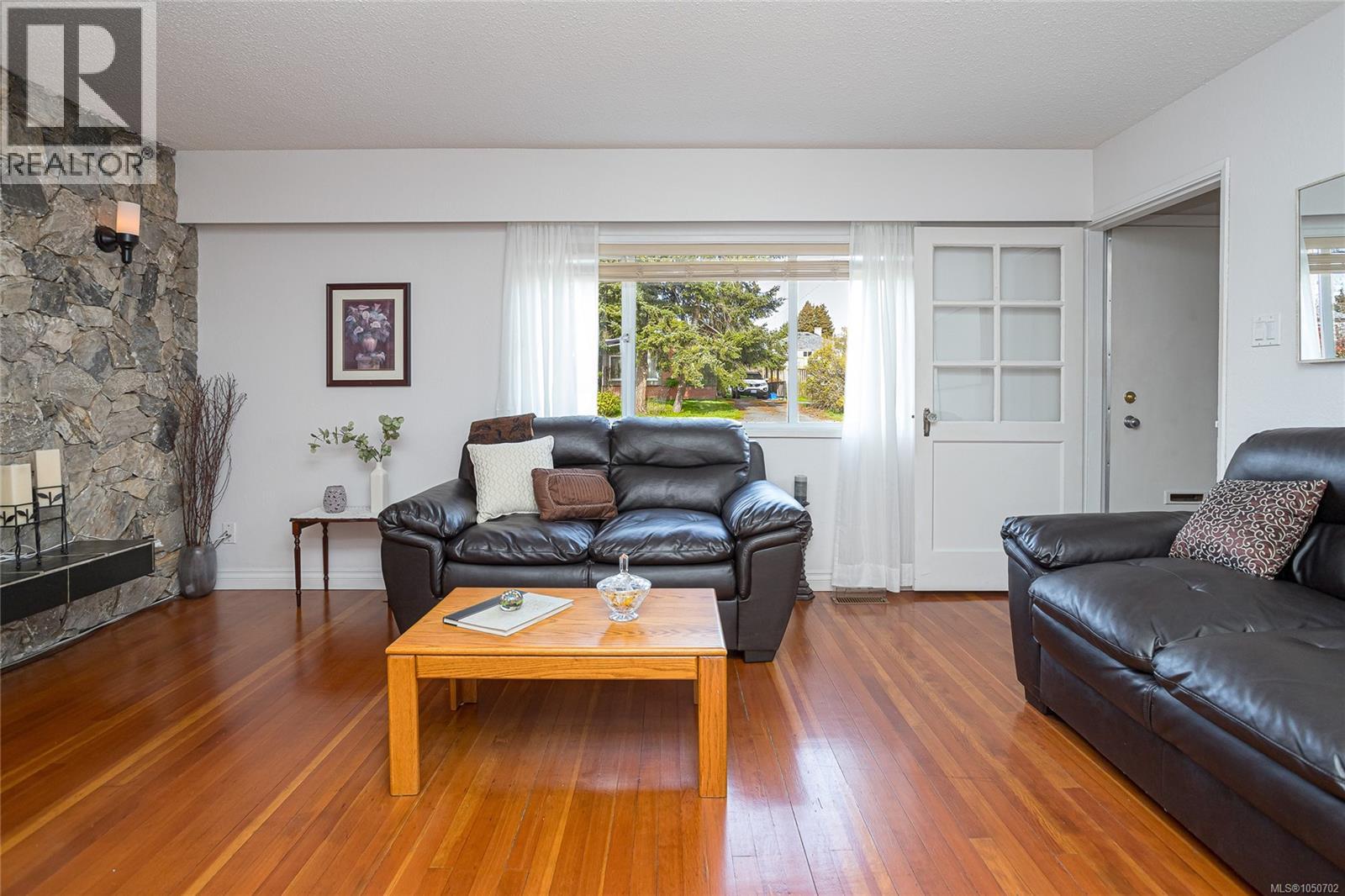3155 Earl Grey St Property Photo 5